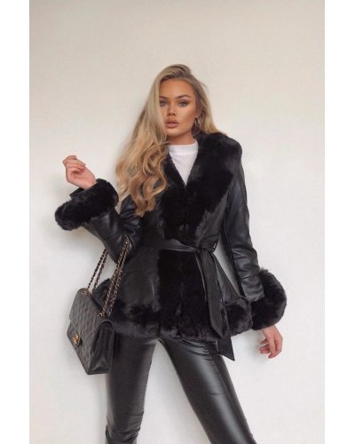 Geaca dama in clos scurta piele eco neagra cu blanita Celestia Geci dama, Geaca dama in clos scurta piele eco neagra cu blanita Celestia - jojofashion.ro