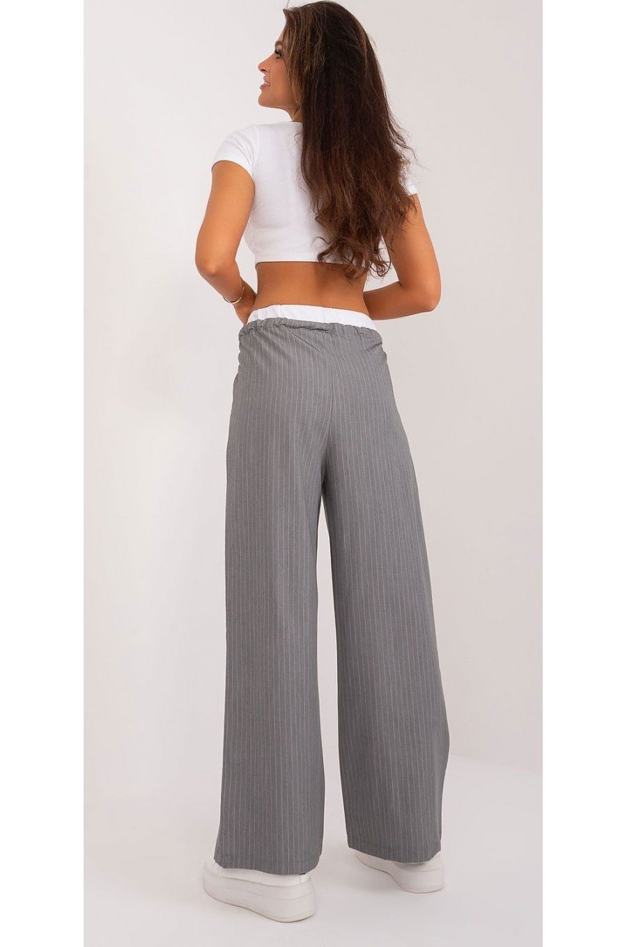 Pantaloni dama evazati, casual, gri cu dungi subtiri, Cynane Pantaloni dama evazati, casual, gri cu dungi subtiri, Cynane 4 - jojofashion.ro