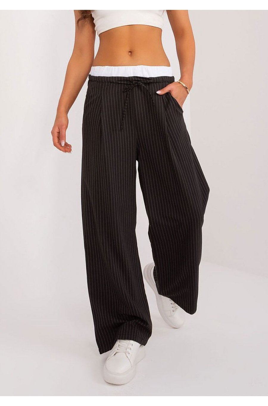 Pantaloni dama evazati, casual, negri cu dungi subtiri, Cynane 1 - jojofashion.ro
