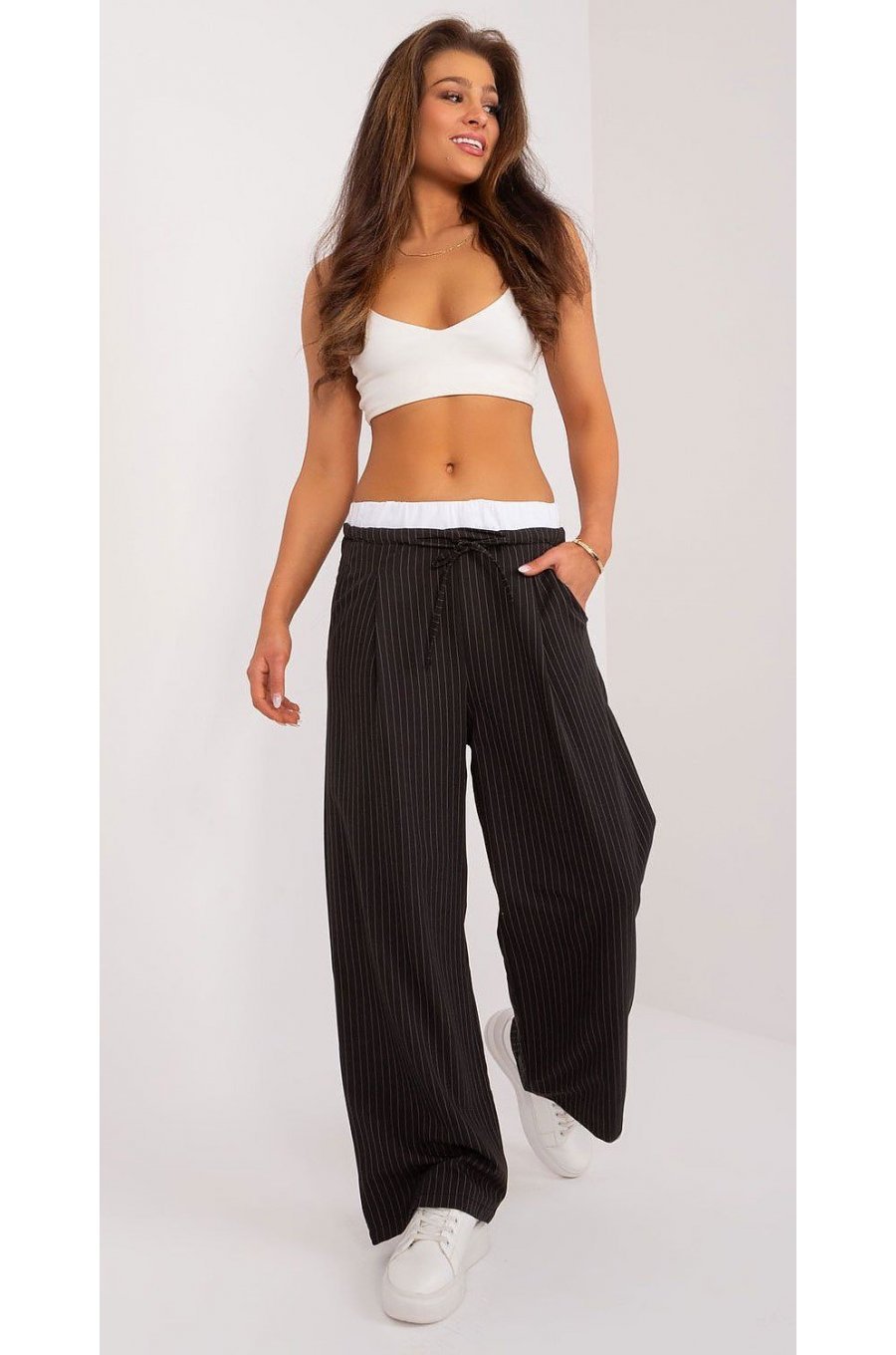 Pantaloni dama evazati, casual, negri cu dungi subtiri, Cynane 2 - jojofashion.ro