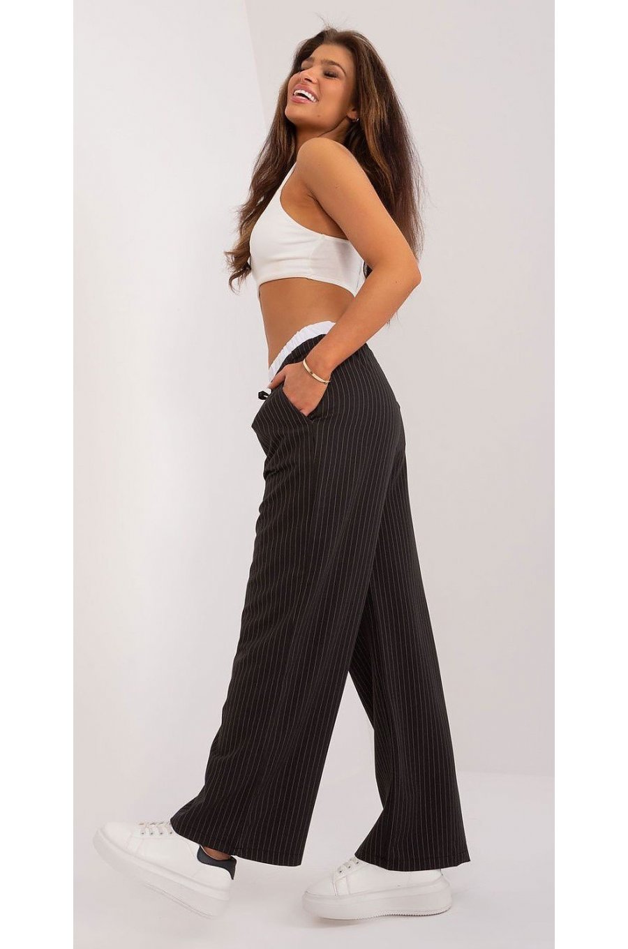 Pantaloni dama evazati, casual, negri cu dungi subtiri, Cynane 3 - jojofashion.ro
