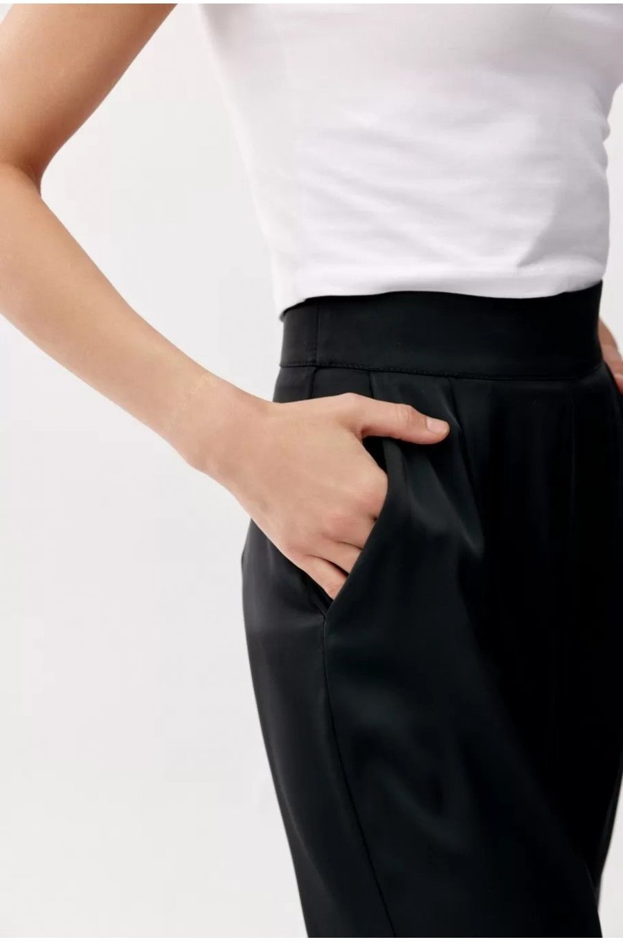 Pantaloni dama negri, din satin, evazati, eleganti, ElsaR 4 - jojofashion.ro
