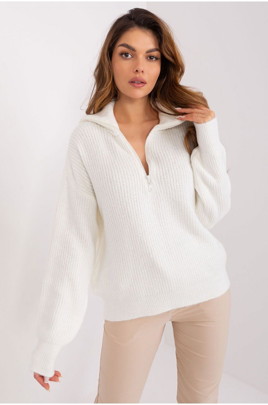Pulover dama bej, din acril, cu guler inalt si fermoar, Cindy3 Pulover dama bej, din acril, cu guler inalt si fermoar, Cindy3 1 - jojofashion.ro