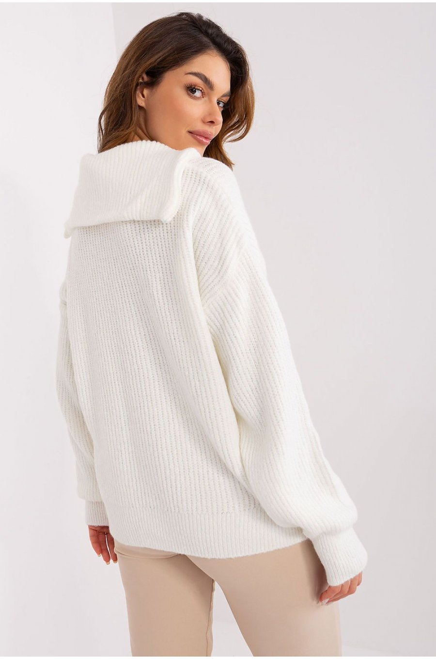 Pulover dama bej, din acril, cu guler inalt si fermoar, Cindy3 Pulover dama bej, din acril, cu guler inalt si fermoar, Cindy3 3 - jojofashion.ro