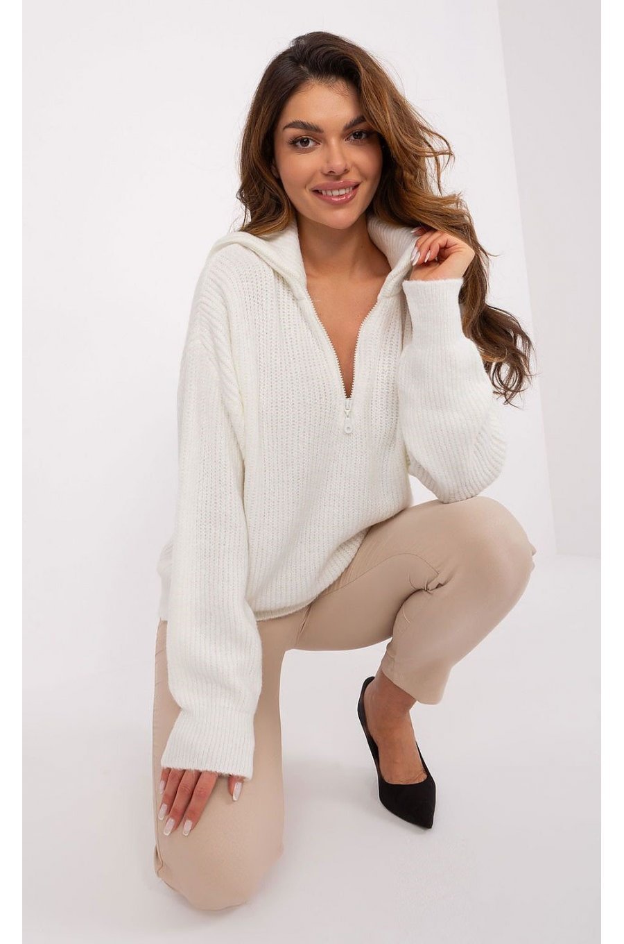 Pulover dama bej, din acril, cu guler inalt si fermoar, Cindy3 Pulover dama bej, din acril, cu guler inalt si fermoar, Cindy3 4 - jojofashion.ro
