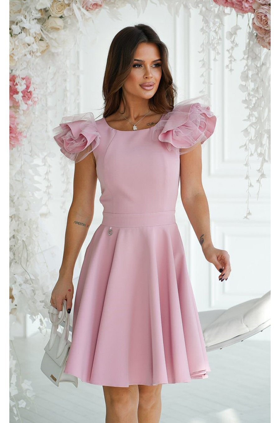 Rochie baby doll scurta, din vascoza, roz prafuit, cu volan la maneca, Samuela 3 - jojofashion.ro