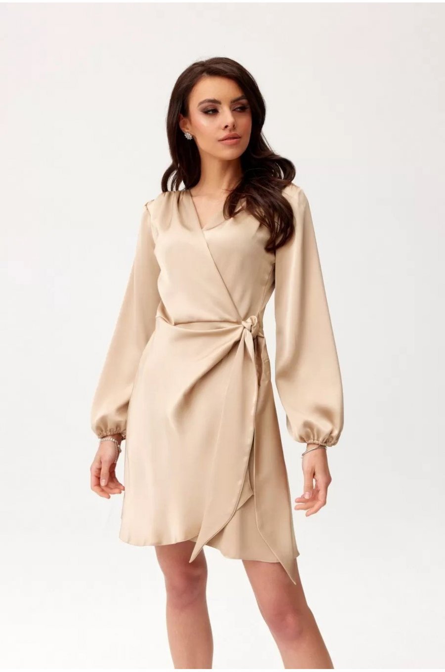 Rochie din satin bej scurta cu maneca lunga petrecuta Labonita 1 - jojofashion.ro