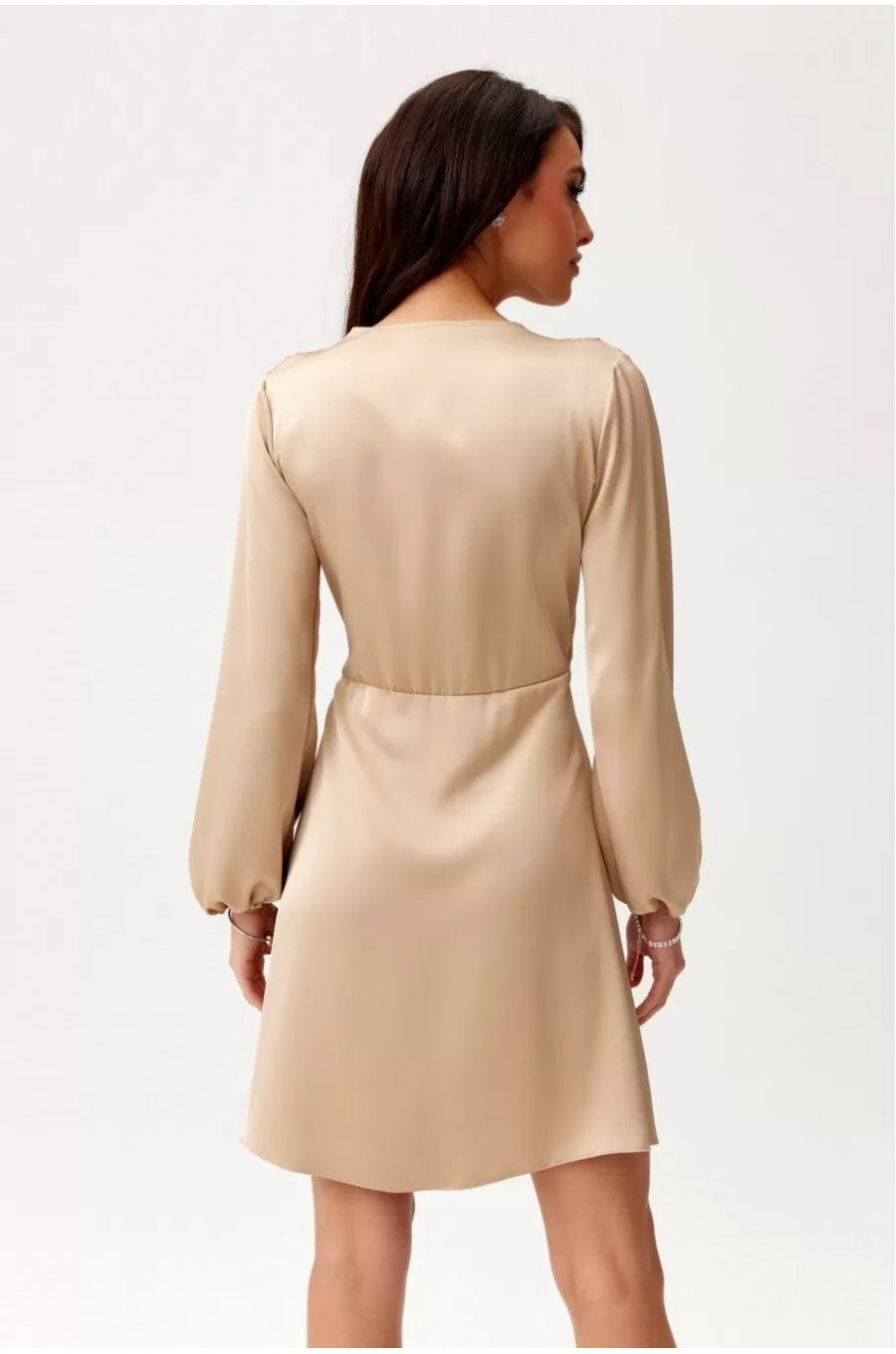 Rochie din satin bej scurta cu maneca lunga petrecuta Labonita 2 - jojofashion.ro