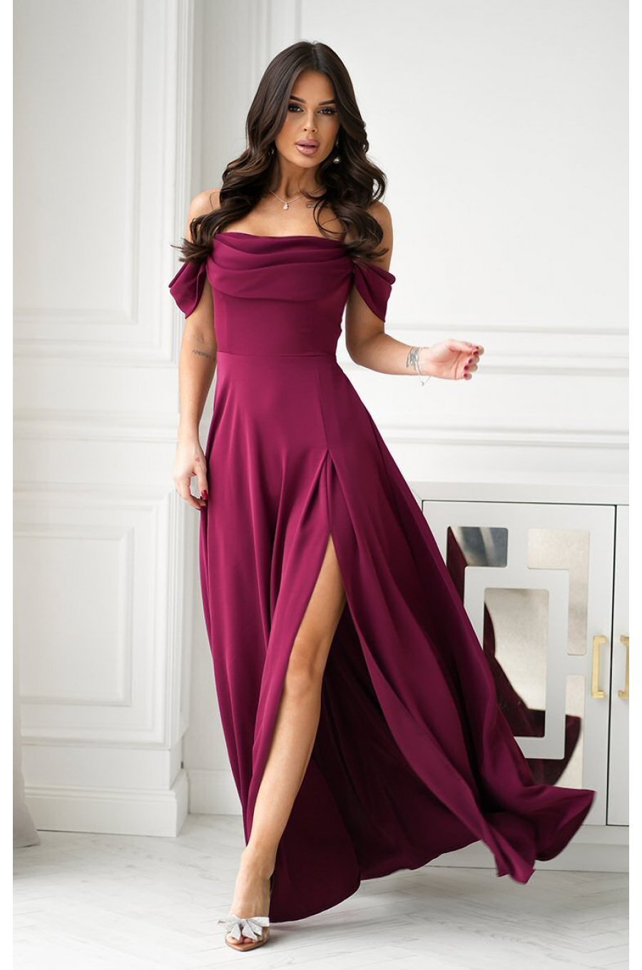 Rochie lunga burgundy cu umerii goi vaporoasa Katiya 1 - jojofashion.ro