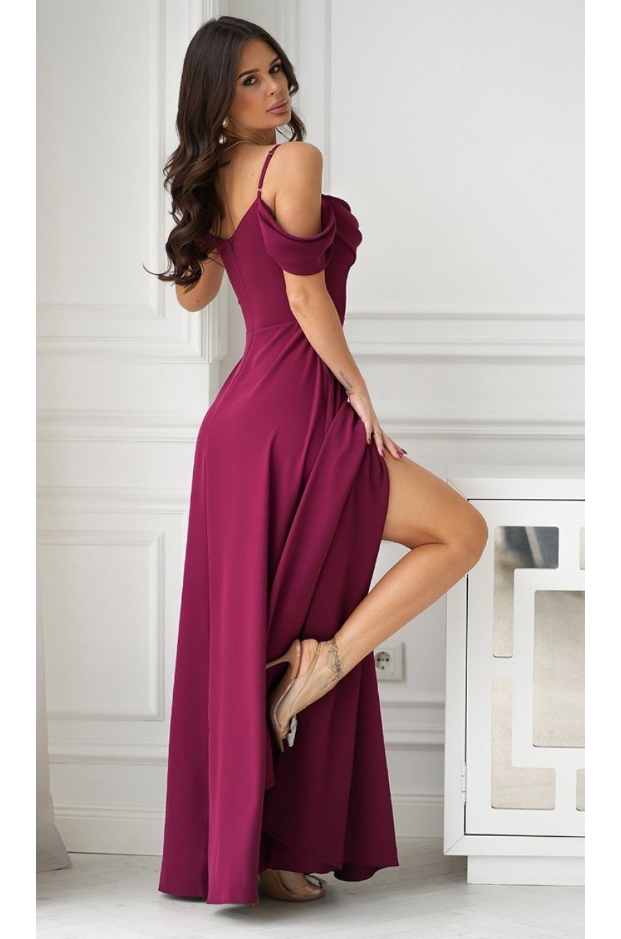 Rochie lunga burgundy cu umerii goi vaporoasa Katiya 2 - jojofashion.ro