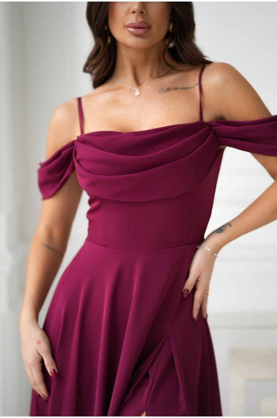 Rochie lunga burgundy cu umerii goi vaporoasa Katiya 4 - jojofashion.ro