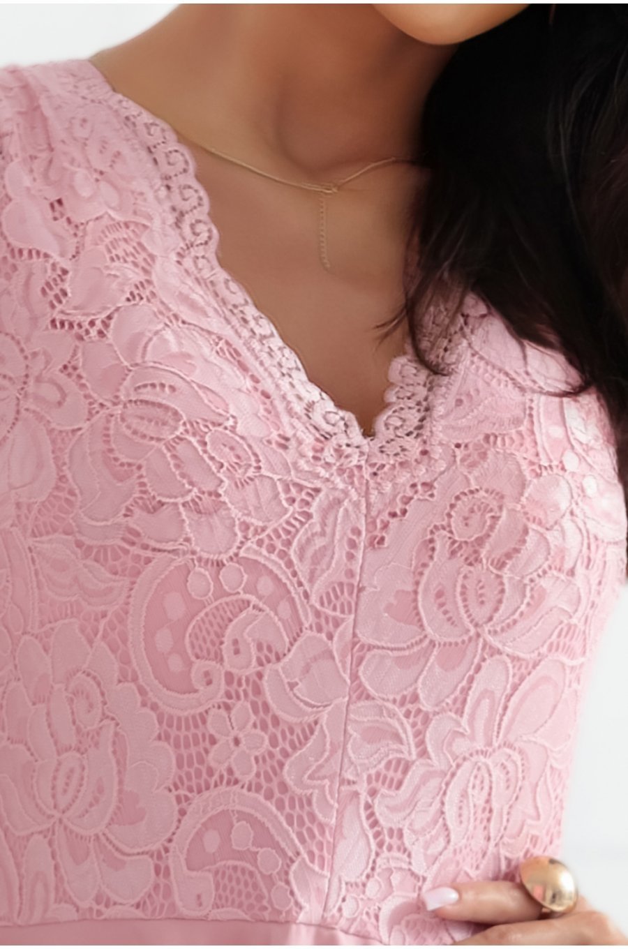 Rochie midi cu dantela roz pudrat asimetrica Ivy 3 - jojofashion.ro