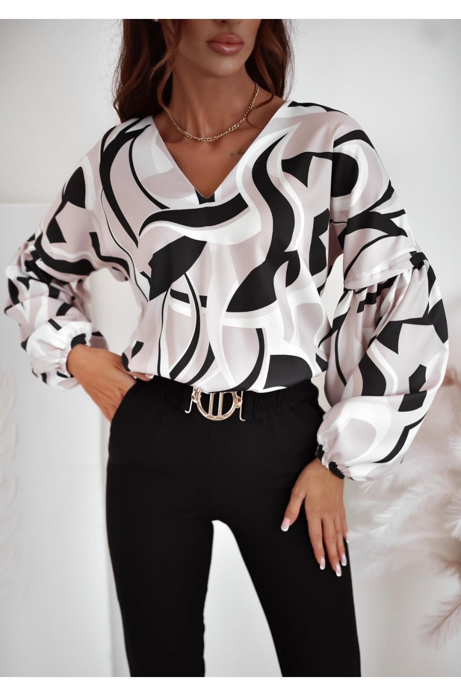 Salopeta eleganta, neagra cu print multicolor, mulata, cu maneca lunga, Korinna Salopeta eleganta, neagra cu print multicolor, mulata, cu maneca lunga, Korinna 3 - jojofashion.ro