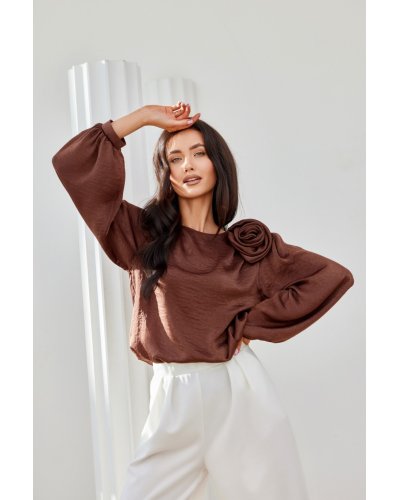 Bluza dama maro din satin cu floare si maneca lunga EvelynR - jojofashion.ro