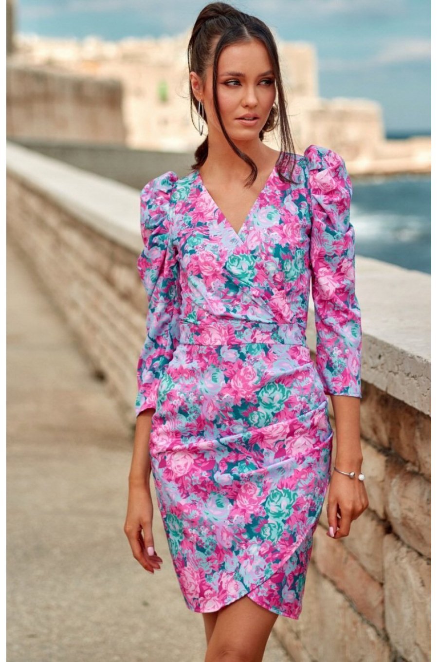 Rochie de vara roz cu flori multicolore mulata Illona 1 - jojofashion.ro