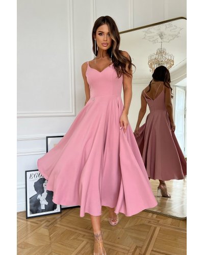 Rochie midi roz pudra vaporoasa cu umerii goi Fabiola Rochii midi, Rochie midi roz pudra vaporoasa cu umerii goi Fabiola - jojofashion.ro
