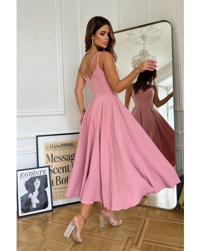 Rochie midi roz pudra vaporoasa cu umerii goi Fabiola Rochii midi, Rochie midi roz pudra vaporoasa cu umerii goi Fabiola - jojofashion.ro