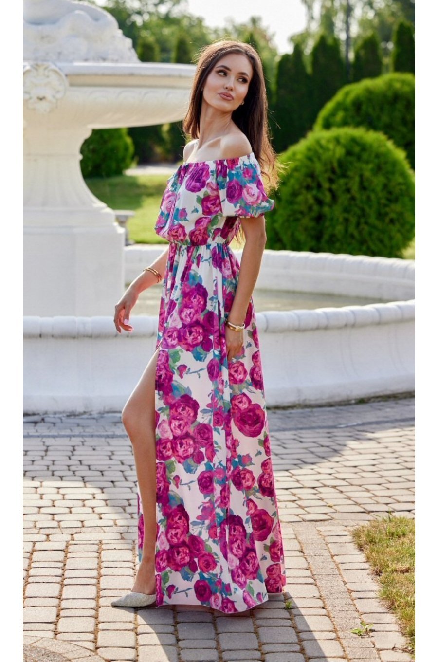 Rochie lunga, ecru cu flori roz, cu umerii goi, vaporoasa, Madlena Rochie lunga, ecru cu flori roz, cu umerii goi, vaporoasa, Madlena 2 - jojofashion.ro