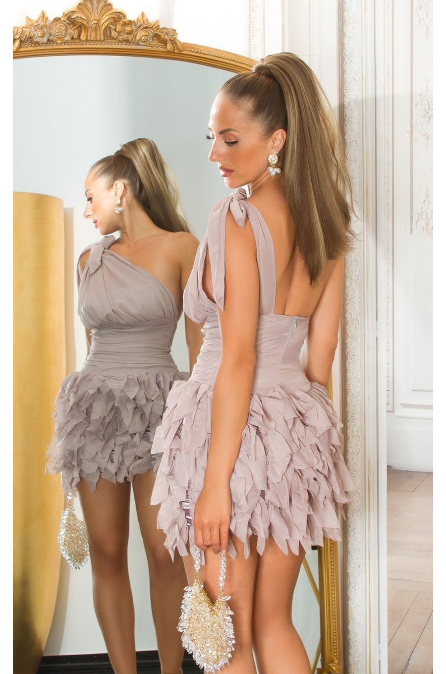 Rochie scurta bej cu pene din tulle cu umeri goi Bambolina Rochie scurta bej cu pene din tulle cu umeri goi Bambolina 4 - jojofashion.ro