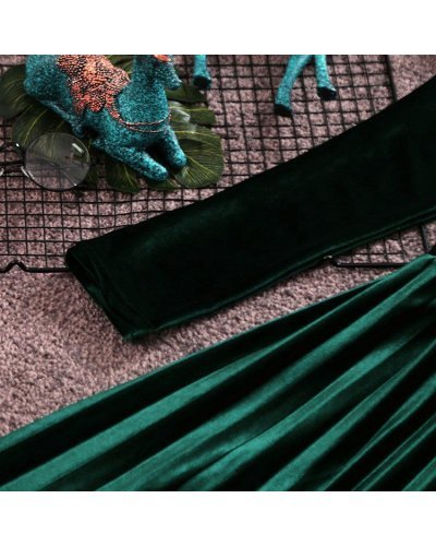 Rochii cu maneca lunga, Rochie eleganta de ocazie din catifea verde, midi, plisata, Aryanne - jojofashion.ro