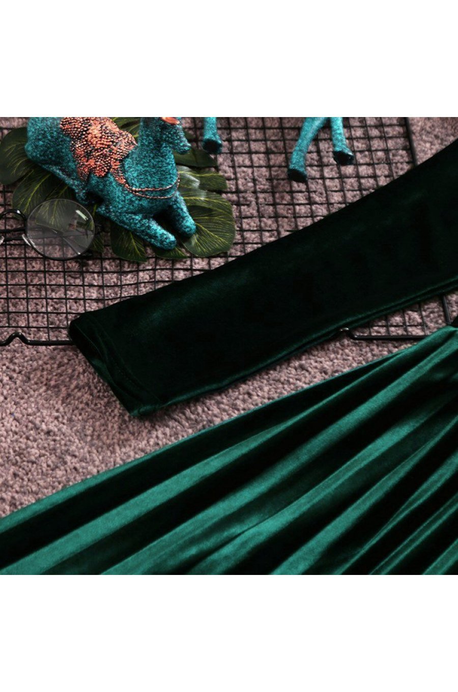Rochie eleganta de ocazie din catifea verde, midi, plisata, Aryanne 2 - jojofashion.ro