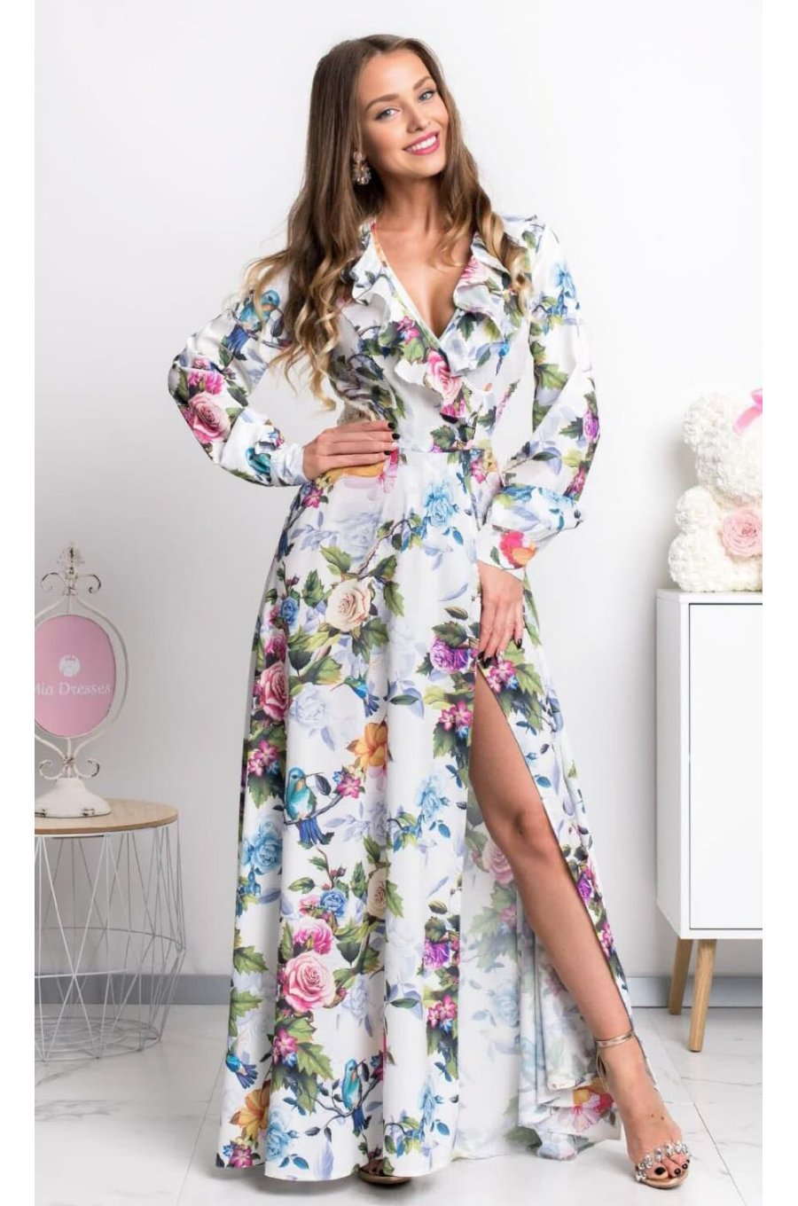 Rochie alba lunga cu flori multicolore cu maneca lunga suprapusa Rosella 1 - jojofashion.ro