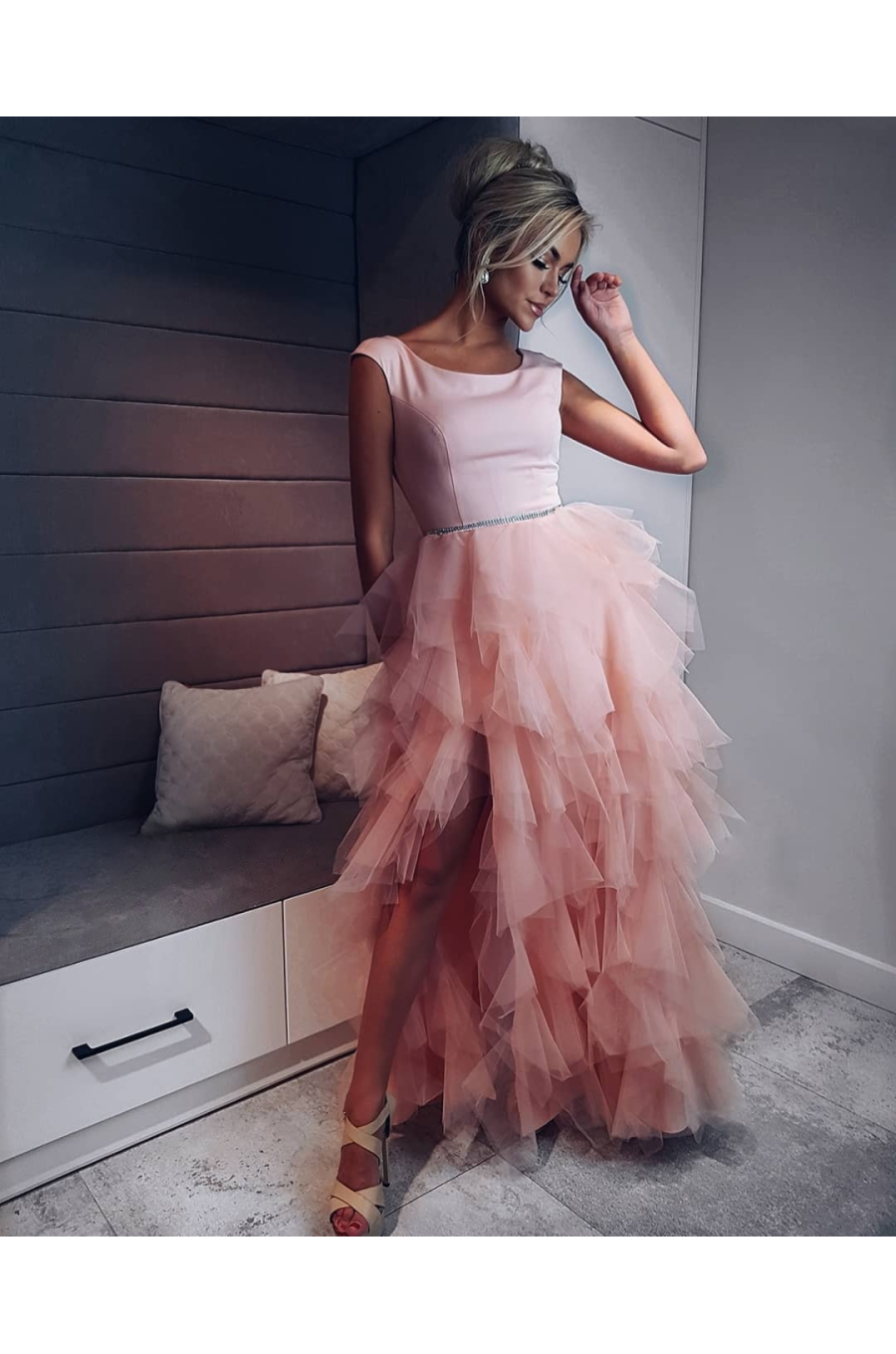 Rochie lunga cu pene din tul roz pal Dana 1 - jojofashion.ro