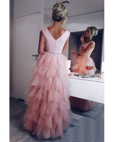 Rochie lunga cu pene din tul roz pal Dana - jojofashion.ro