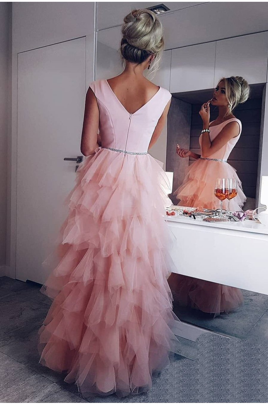 Rochie lunga cu pene din tul roz pal Dana 2 - jojofashion.ro