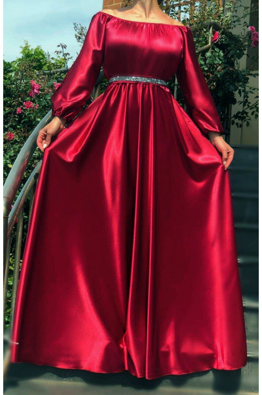 Rochie lunga burgundy din satin vaporoasa cu maneca lunga Larisa  1 - jojofashion.ro