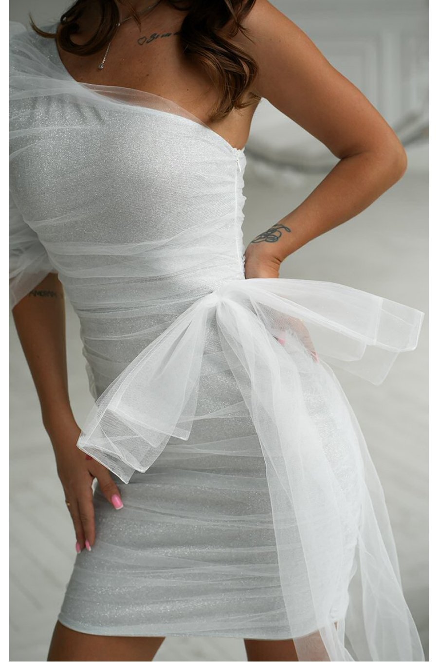 Rochie cununie civila scurta, din vascoza si tulle, cu glitter argintiu, cu o maneca bufanta, Goldie 3 - jojofashion.ro