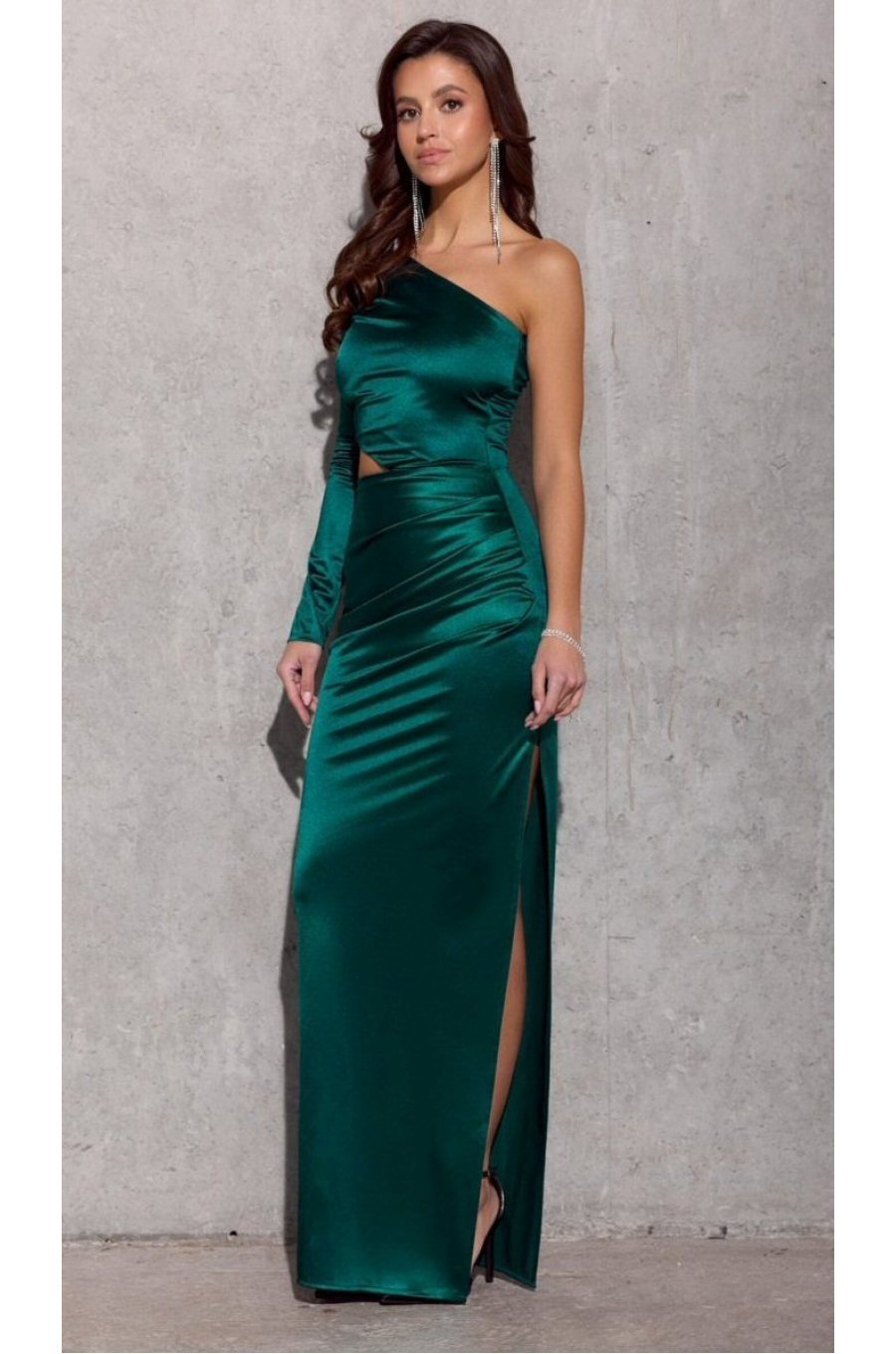Rochie lunga din satin verde smarald mulata cu o singura maneca EdithR 3 - jojofashion.ro