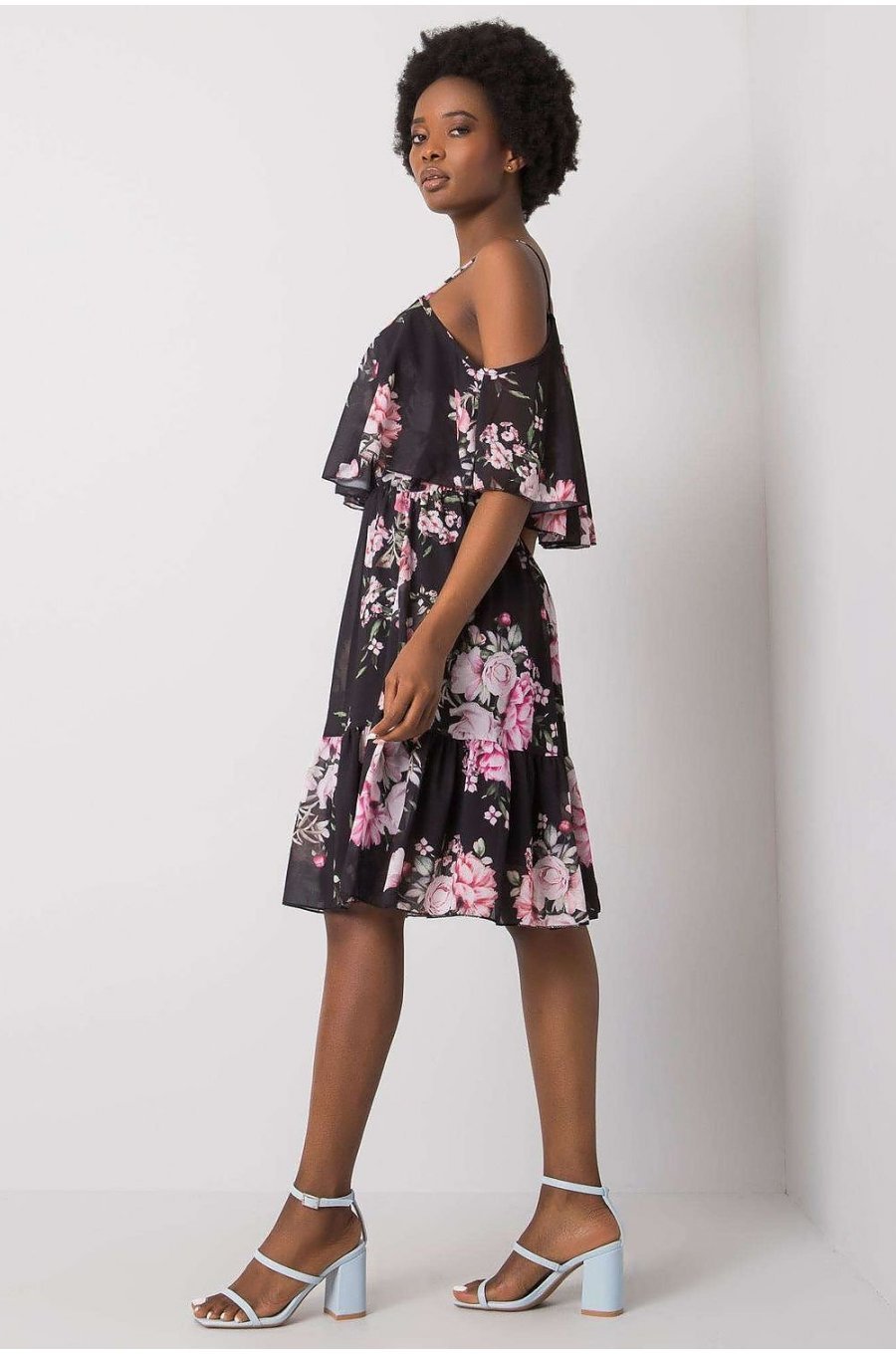 Rochie midi neagra cu flori roz cu volane si umeri goi Janett 2 - jojofashion.ro