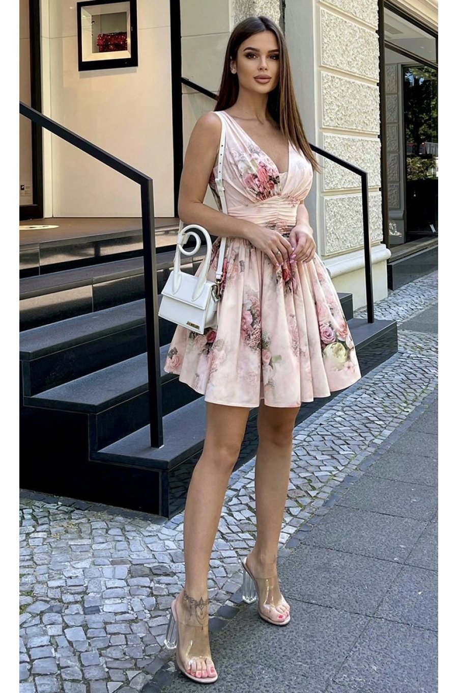 Rochie scurta roz pastelat cu flori multicolore Clarisa 3 - jojofashion.ro