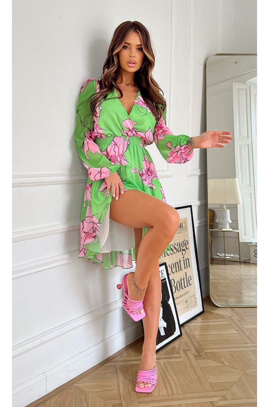 Rochie scurta verde light cu flori roz din chiffon cu maneca lunga Nastya 3 - jojofashion.ro