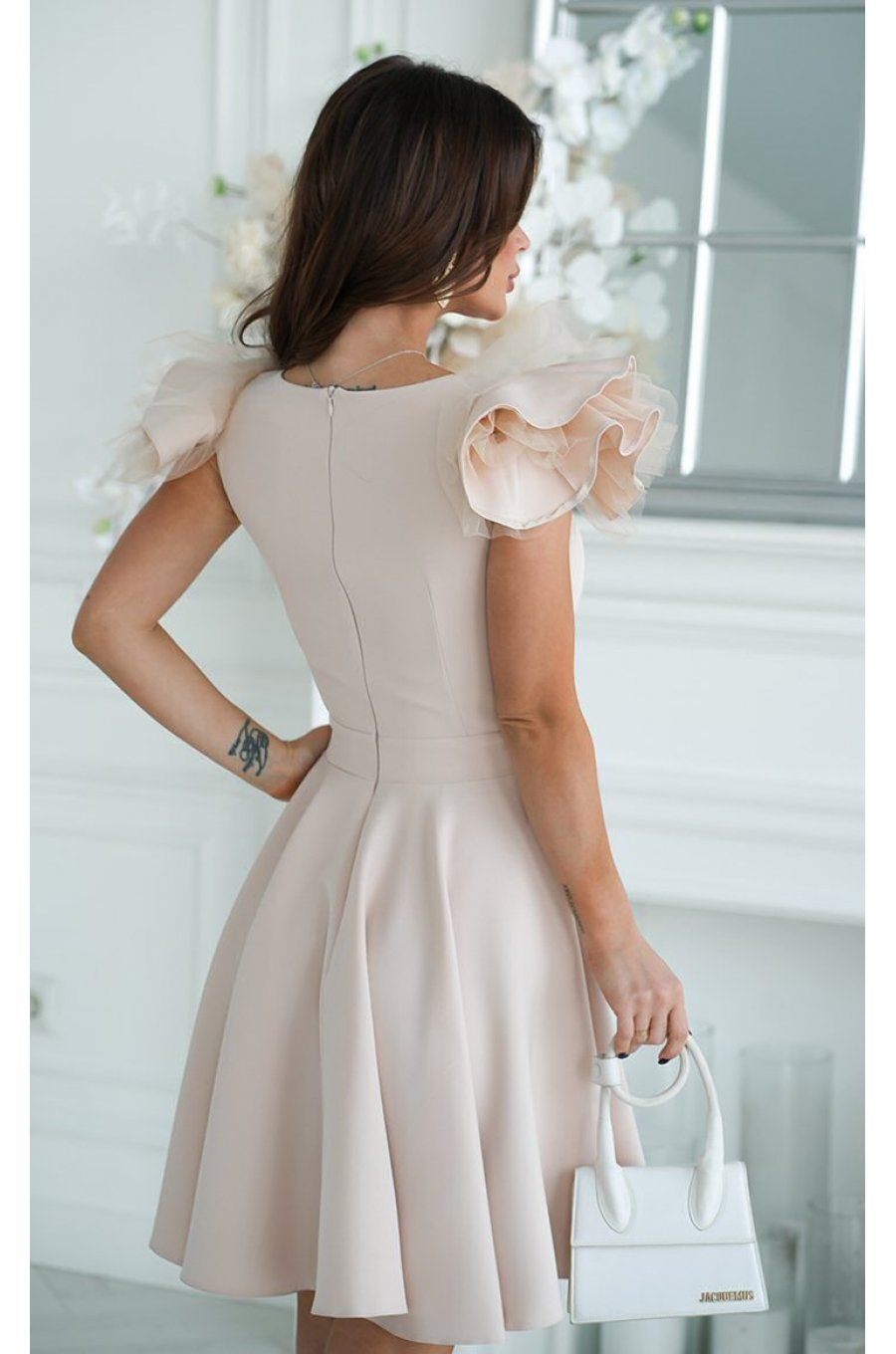 Rochie baby doll scurta din vascoza bej cu volan la maneca Samuela 2 - jojofashion.ro