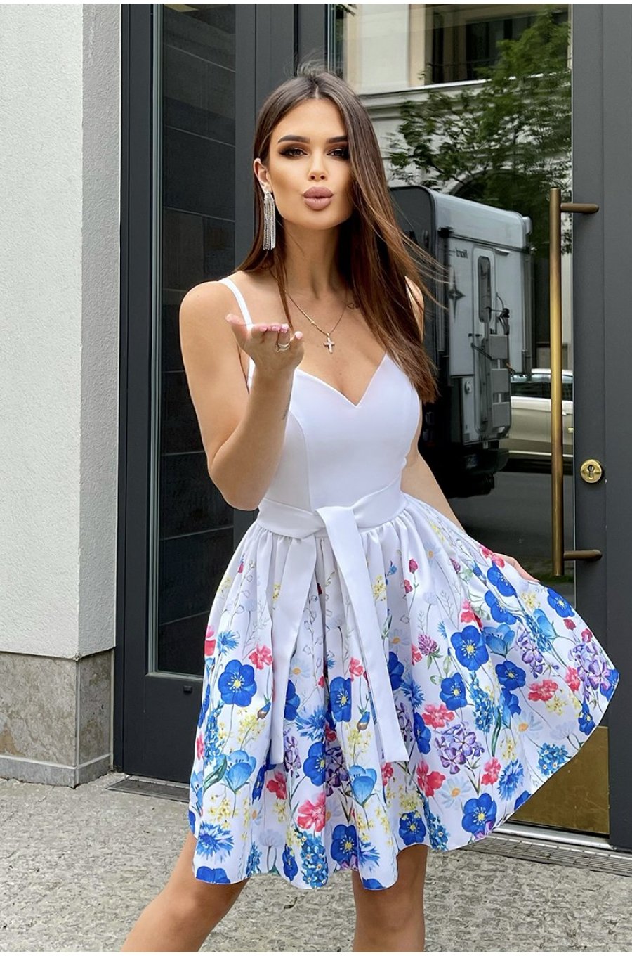 Rochie baby doll scurta din vascoza ecru cu flori bleu Saika 5 - jojofashion.ro