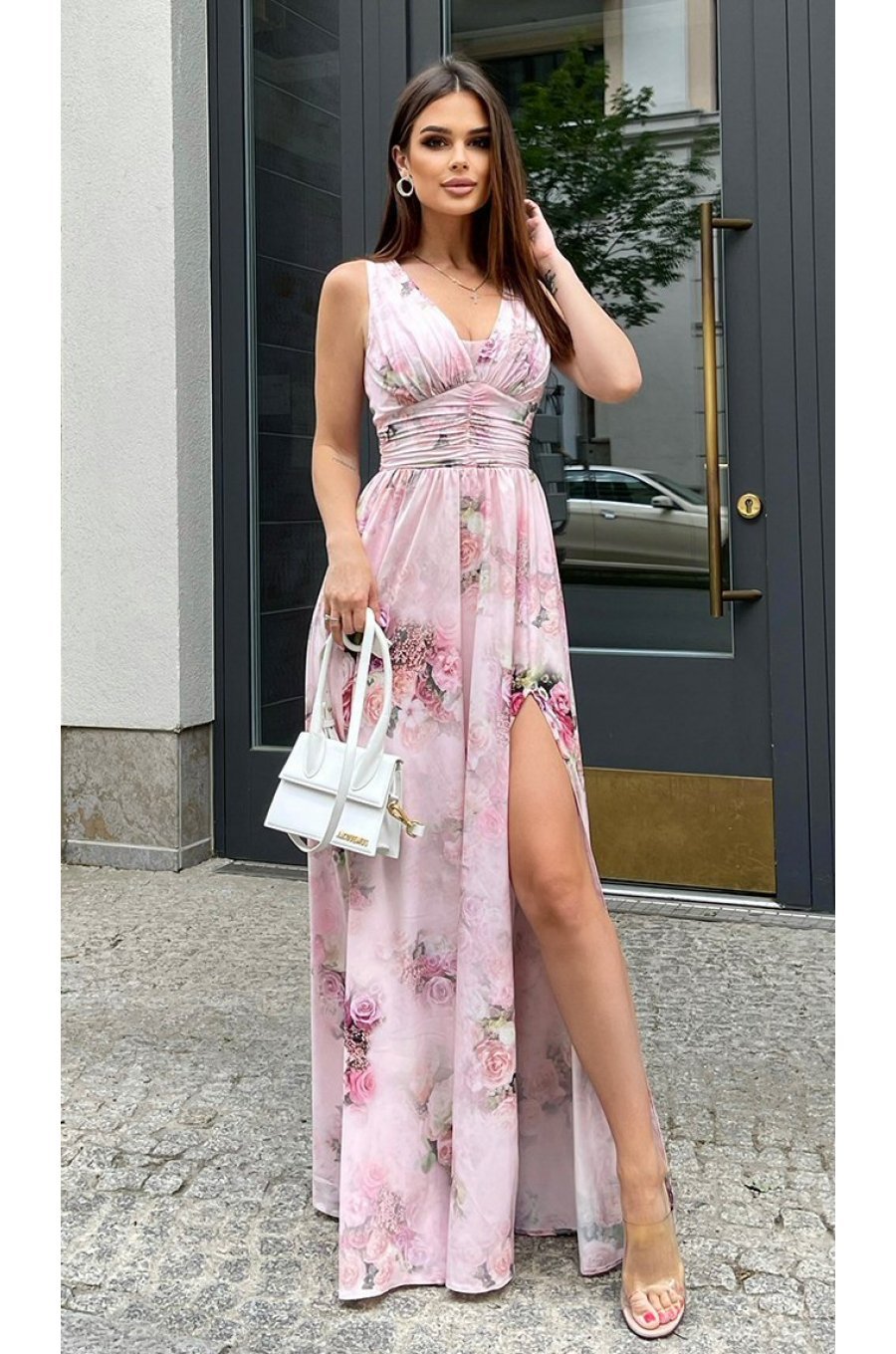 Rochie lunga roz pal cu flori vaporoasa Carmela Rochie lunga roz pal cu flori vaporoasa Carmela 1 - jojofashion.ro