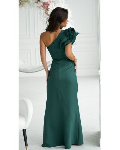 Rochie eleganta lunga verde cu un umar gol cu volan si pene Reyna Rochii lungi, Rochie eleganta lunga verde cu un umar gol cu volan si pene Reyna - jojofashion.ro
