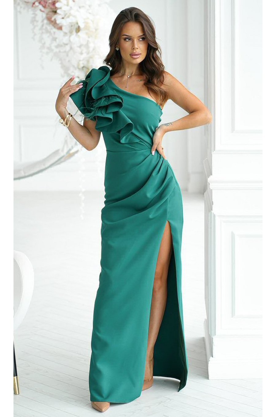 Rochie eleganta lunga verde cu un umar gol cu volan si pene Reyna 3 - jojofashion.ro