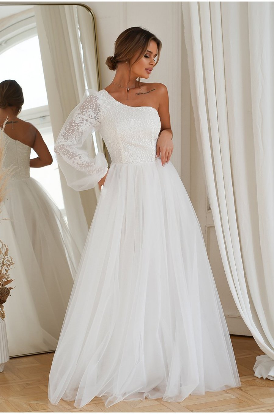Rochie eleganta de bal, lunga, din tulle si dantela alba, cu un umar gol si maneca lunga, Azelle 1 - jojofashion.ro