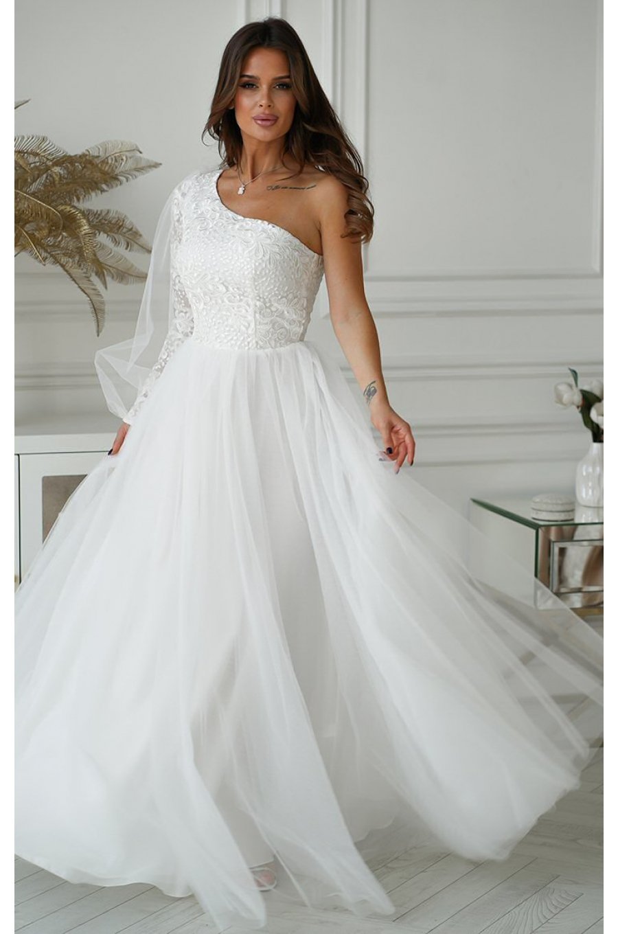 Rochie eleganta de bal, lunga, din tulle si dantela alba, cu un umar gol si maneca lunga, Azelle 2 - jojofashion.ro