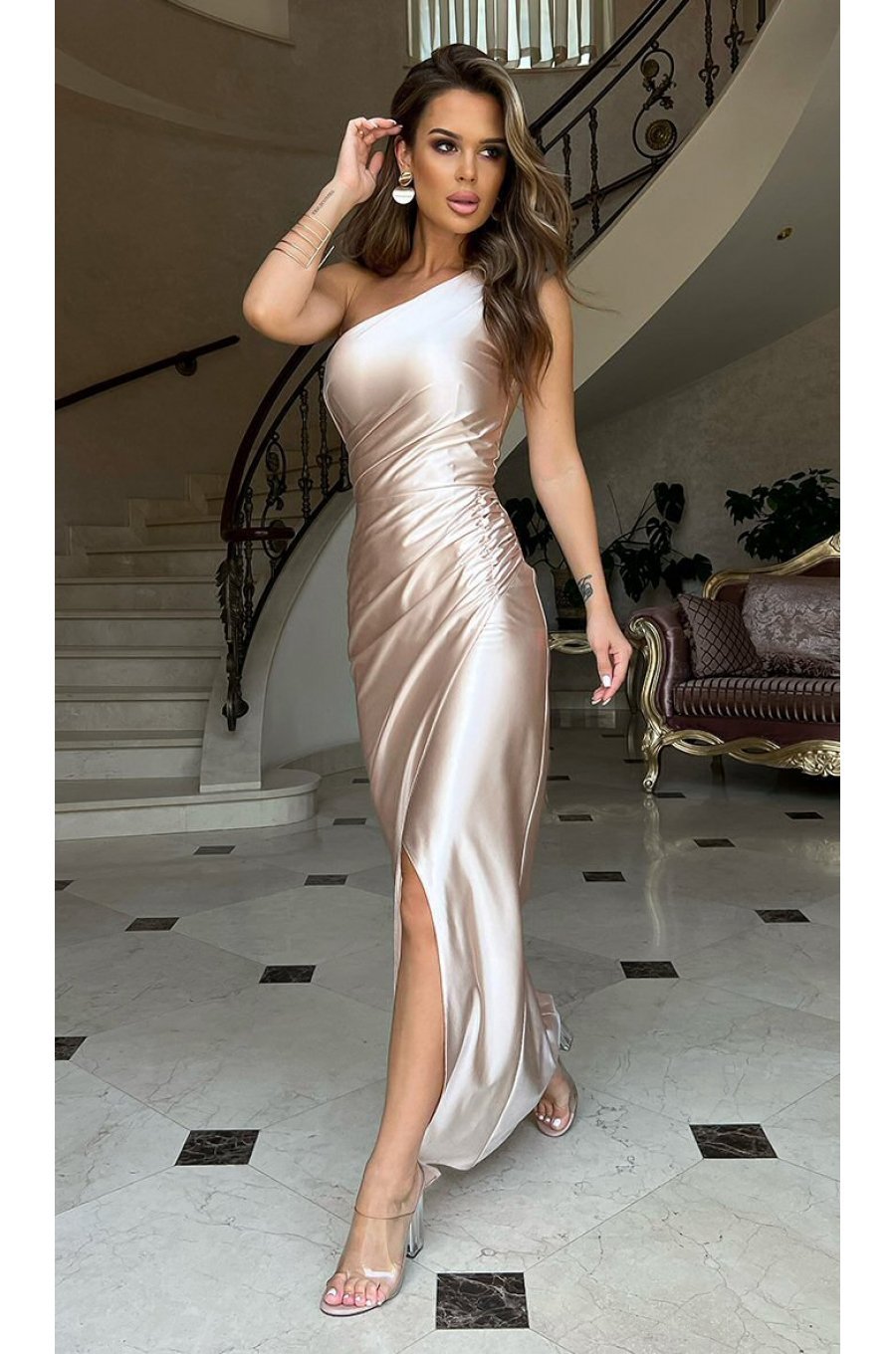 Rochie lunga din satin bej cu un umar gol Lisbeth 1 - jojofashion.ro