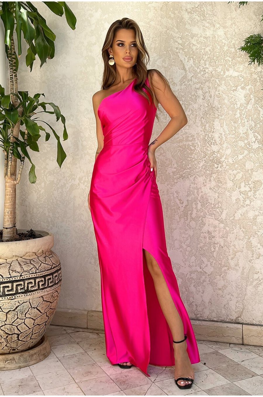 Rochie eleganta lunga, din satin roz fucsia, cu un umar gol, Lisbeth 3 - jojofashion.ro