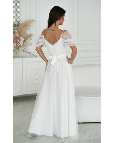 Rochie lunga alba din tulle vaporoasa cu umerii goi FloraY Rochii lungi, Rochie lunga alba din tulle vaporoasa cu umerii goi FloraY - jojofashion.ro