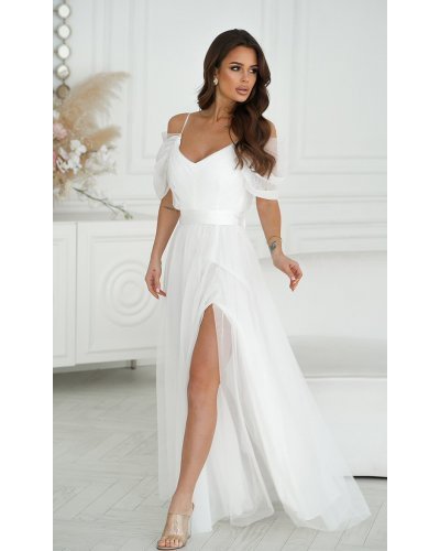 Rochie lunga alba din tulle vaporoasa cu umerii goi FloraY Rochii lungi, Rochie lunga alba din tulle vaporoasa cu umerii goi FloraY - jojofashion.ro
