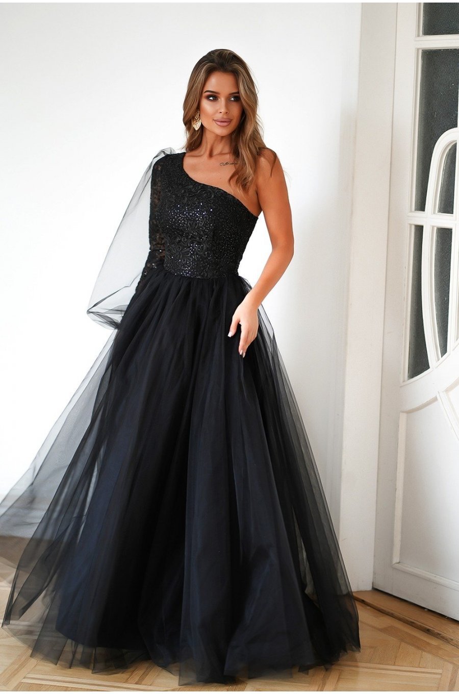 Rochie de ocazie lunga, din tulle si dantela, neagra, cu un umar gol si maneca lunga, Azelle 6 - jojofashion.ro