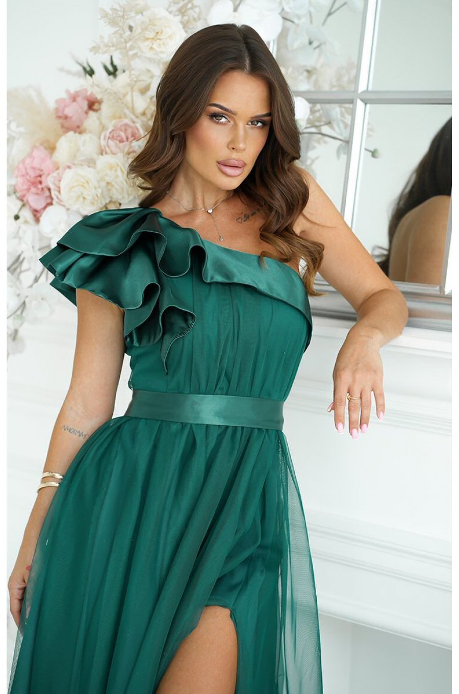 Rochie eleganta lunga din tulle verde smarald cu un umar gol si volan din satin Irresistible 3 - jojofashion.ro