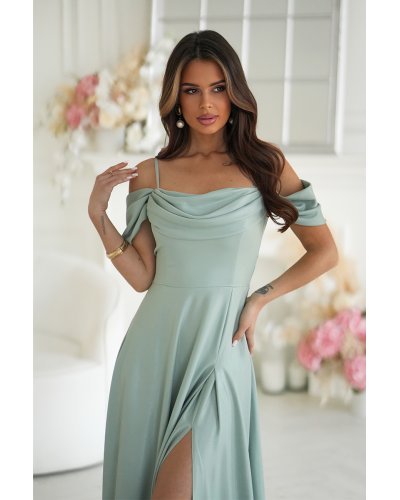 Rochie eleganta lunga glitter menta cu umerii goi vaporoasa Delight - jojofashion.ro