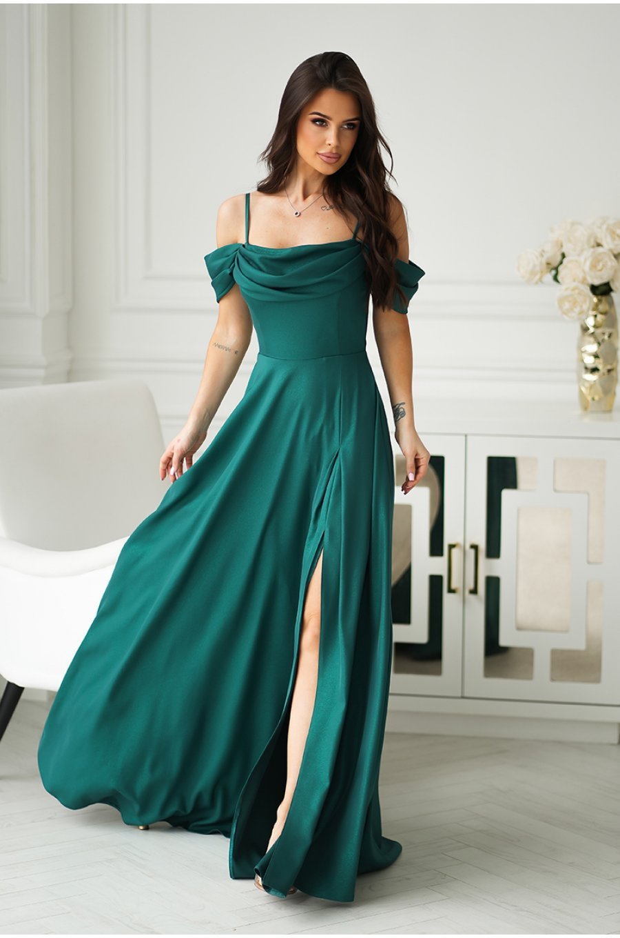 Rochie eleganta lunga glitter verde smarald cu umerii goi vaporoasa Delight 1 - jojofashion.ro